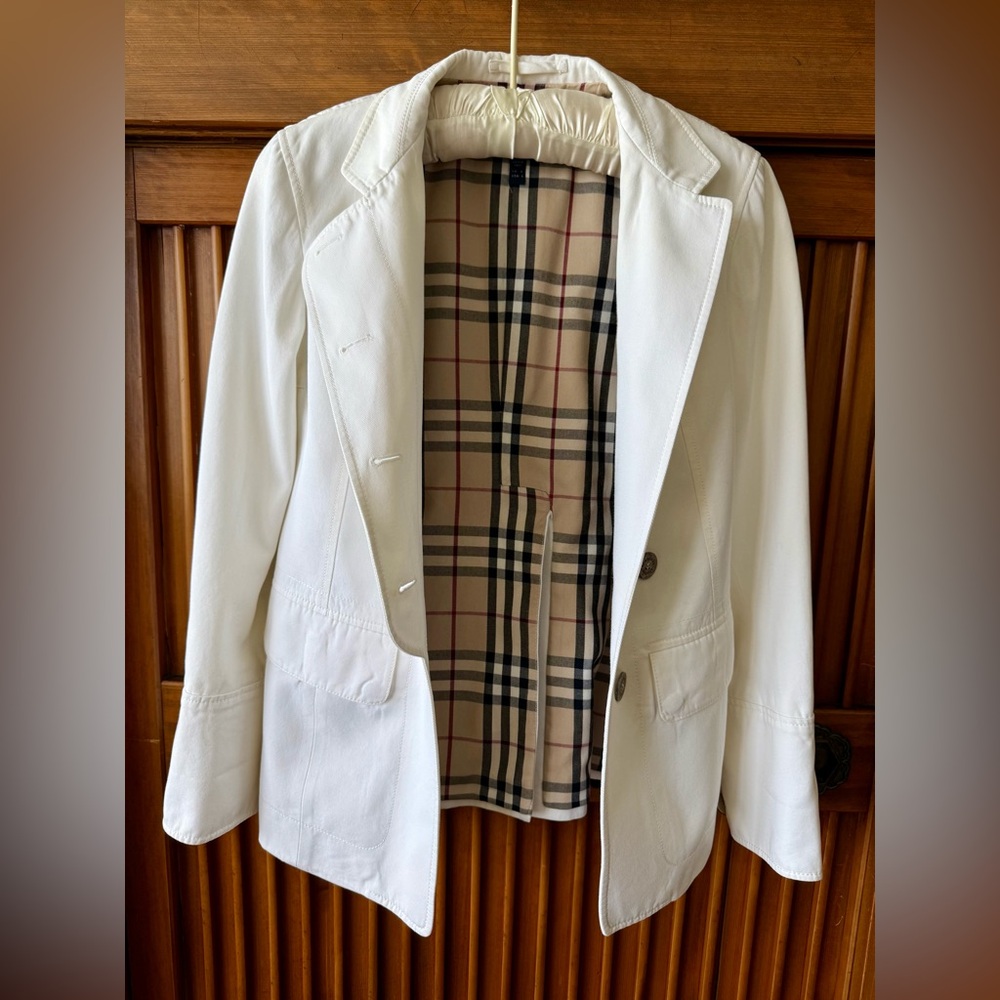 Burberry Ivory Colored Jacket Classic Nova Check Lining Size 6. Length 25 in.